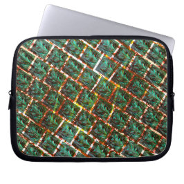 Unter schmutzigen und rostigen Grillen Laptopschutzhülle