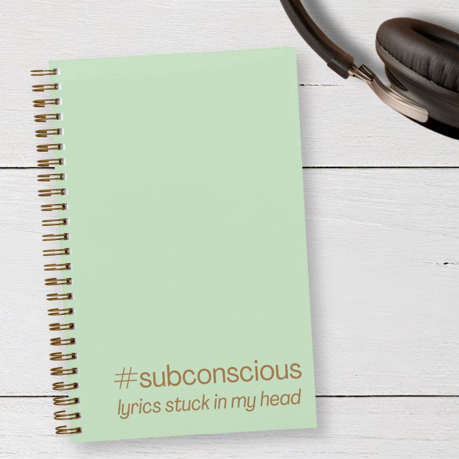 "#Unterbewusste Texte stecken in meinem Kopf" Jour Notizbuch (Record the lyrics on your mind in this mint green and gold spiral journal.)