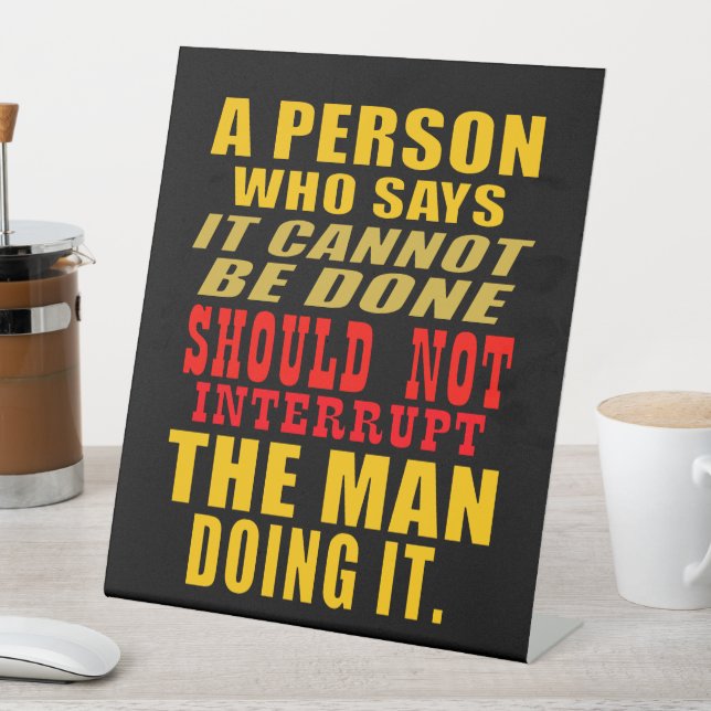 Unterbrich den Mann nicht, indem er zitiert Sockelschild (In Situ)