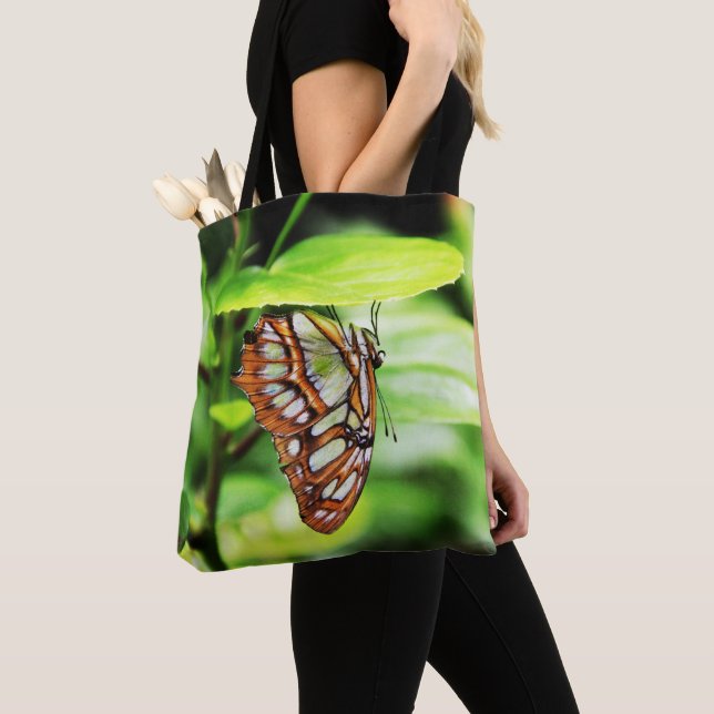 Unterhalb (2022) tasche (Von Nahem)