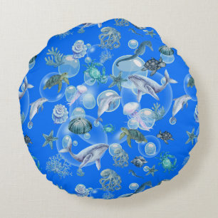 Unterhalb des Blauen Wassers auf blau   Rundes Kissen