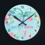 Unterhalb des Meeres Meerjungfrau Aquamarin Pink G Runde Wanduhr<br><div class="desc">Unterhalb des Meeres Meerjungfrau Aquamarin Pink Girl Kinderzimmer</div>