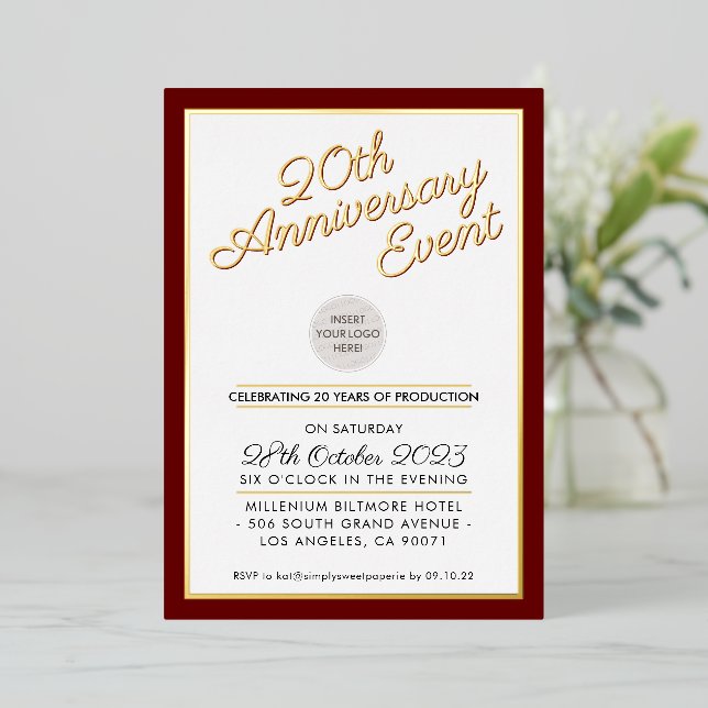 UNTERNEHMEN ANNIVERSARY PARTY Modernes Logo Maroon Folieneinladung (Stehend vorne)