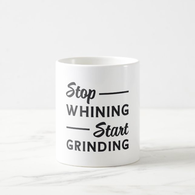 Unternehmer stoppen den Versuch, den Knacken zu be Kaffeetasse (Mittel)