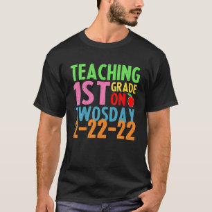 Unterricht 1. Klasse Klasse Am Twosday 2-22-22 22. T-Shirt