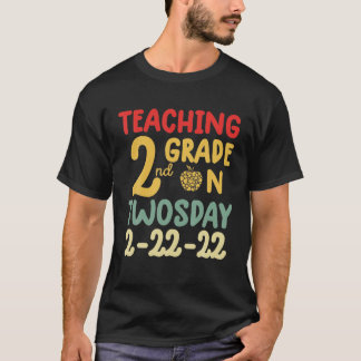 Unterricht 2. Klasse am 2./22/2022 T-Shirt