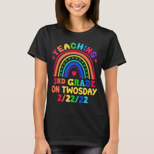 Unterricht 3. Klasse am zweitägigen 2.2.22 Lehrer T-Shirt