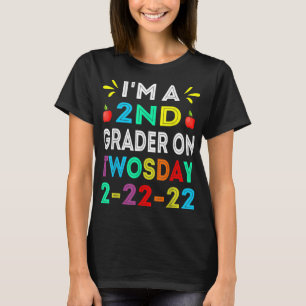 Unterricht in der 2. Klasse am Zweier-Tag 22.02.22 T-Shirt