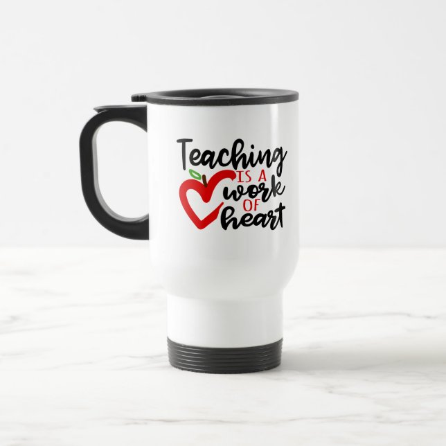 Unterricht ist eine Arbeit der Herzreise-Tasse Reisebecher (Links)