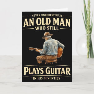 Unterschätze einen alten Mann, der Gitarre spielt  Karte