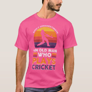 Unterschätze keinen alten Mann, der Cricket spielt T-Shirt