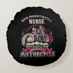Unterschätze Krankenschwester, die Motorrad-Biker  Rundes Kissen
