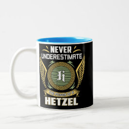 Unterschätze nie die Macht eines Hetzels Zweifarbige Tasse