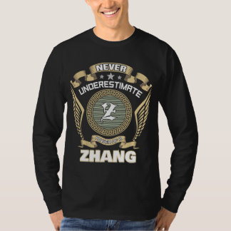 UNTERSCHÄTZE NIE DIE MACHT EINES ZHANG T-Shirt