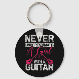 Unterschätze nie ein Mädchen mit Gitarre, wenn du  Schlüsselanhänger