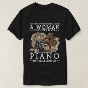 Unterschätze nie eine Frau, die Klavier spielt in  T-Shirt