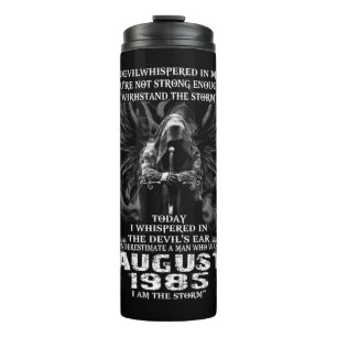 Unterschätze nie einen Mann, der im August 1985 ge Thermosbecher