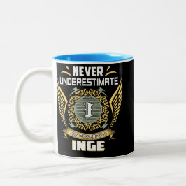 Unterschätze niemals die Macht einer Inge Zweifarbige Tasse