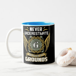 Unterschätze niemals die Macht eines Kaffeepulvers Zweifarbige Tasse