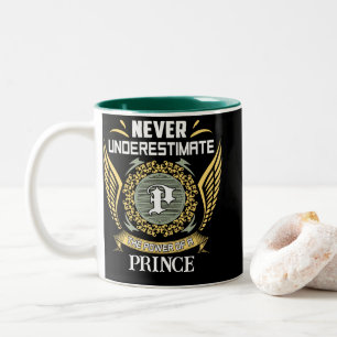 Unterschätze niemals die Macht eines Prinzen Zweifarbige Tasse