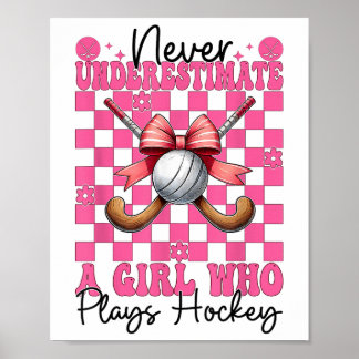 Unterschätze niemals ein Mädchen, das Hockey spiel Poster