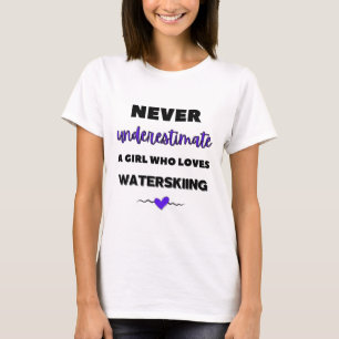 Unterschätze niemals ein Mädchen, das Wasserski  T-Shirt