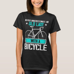 Unterschätze niemals eine alte Dame mit einem Fahr T-Shirt