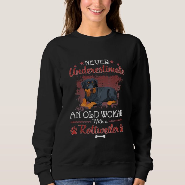 Unterschätze niemals eine alte Frau mit einem Rott Sweatshirt (Vorderseite)