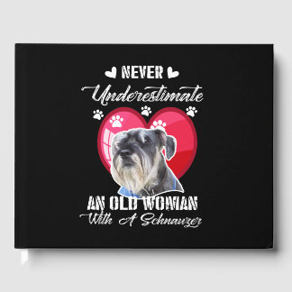 Unterschätze niemals eine alte Frau mit Schnauzer Gästebuch