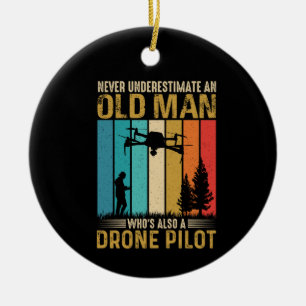 Unterschätze niemals einen alten Drohnenpiloten Keramik Ornament