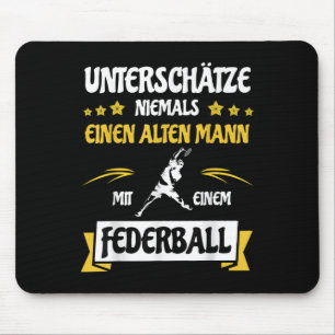 Unterschätze niemals einen alten Mann _ Badminton  Mousepad