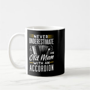 Unterschätze niemals einen alten Mann mit Akkordeo Kaffeetasse