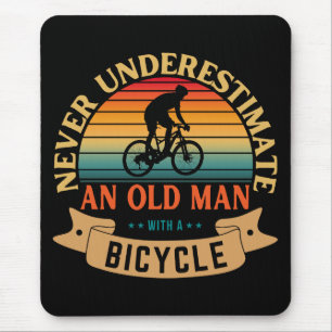 Unterschätze niemals einen alten Mann mit einem Fa Mousepad
