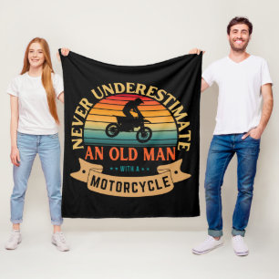Unterschätze niemals einen alten Mann mit einem Mo Fleecedecke