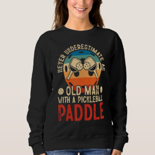 Unterschätze niemals einen alten Mann mit einem Pi Sweatshirt