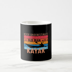 Unterschätze niemals einen alten Mann mit Kajak Kaffeetasse