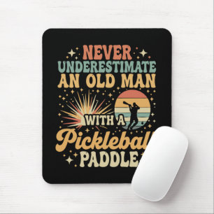 Unterschätze niemals einen alten Mann mit Pickleba Mousepad