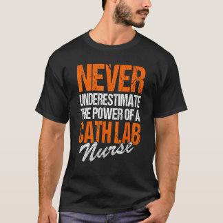 Unterschätze niemals einen Cath Lab Krankenpfleger T-Shirt