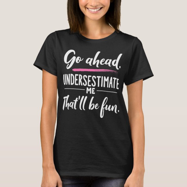 Unterschätzen Sie mich, das wird Spaß machen T-Shirt (Vorderseite)
