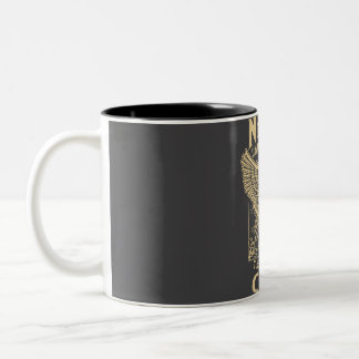 Unterschätzen Sie nie den Power des Falls Zweifarbige Tasse