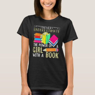 Unterschätzen Sie nie den Power eines Mädchens mit T-Shirt
