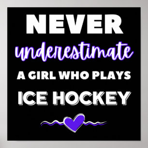 Unterschätzen Sie nie ein Mädchen, das Eishockey s Poster