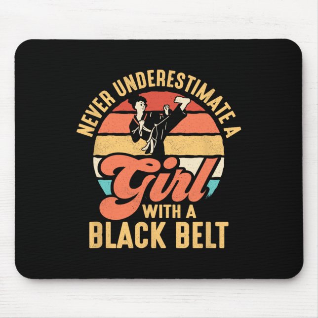 Unterschätzen Sie nie ein Mädchen mit einem schwar Mousepad (Vorne)