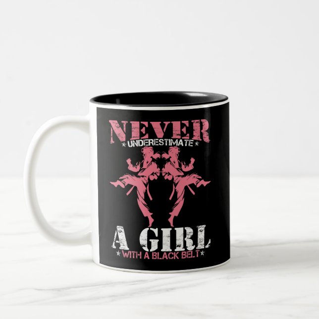 Unterschätzen Sie nie ein Mädchen mit schwarzem Gü Zweifarbige Tasse (Links)