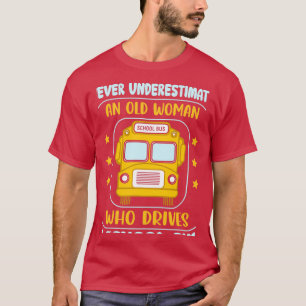 Unterschätzen Sie nie eine alte Frau, die einen Bu T-Shirt