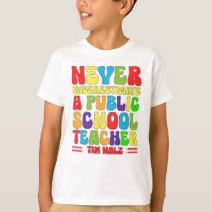 Unterschätzen Sie nie eine Schule für Lehrer an öf T-Shirt
