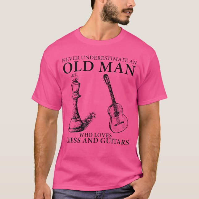 Unterschätzen Sie nie einen alten Mann, der Schach T-Shirt (Vorderseite)