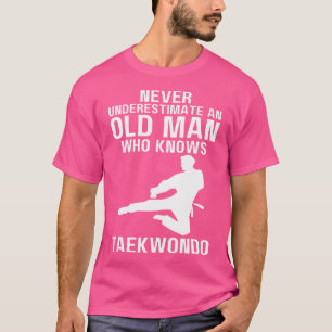 Unterschätzen Sie nie einen alten Mann, der Taekwo T-Shirt