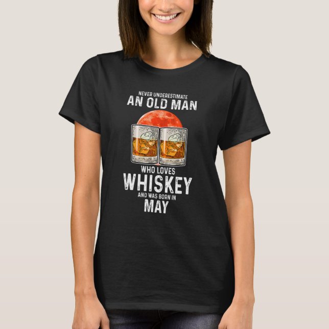 Unterschätzen Sie nie einen alten Mann, der Whiske T-Shirt (Vorderseite)