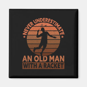 Unterschätzen Sie nie einen alten Mann mit einem R Magnet